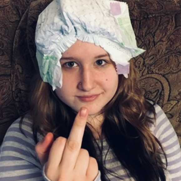 Meet your Posher, Attic Granny - Picture 9 of 16